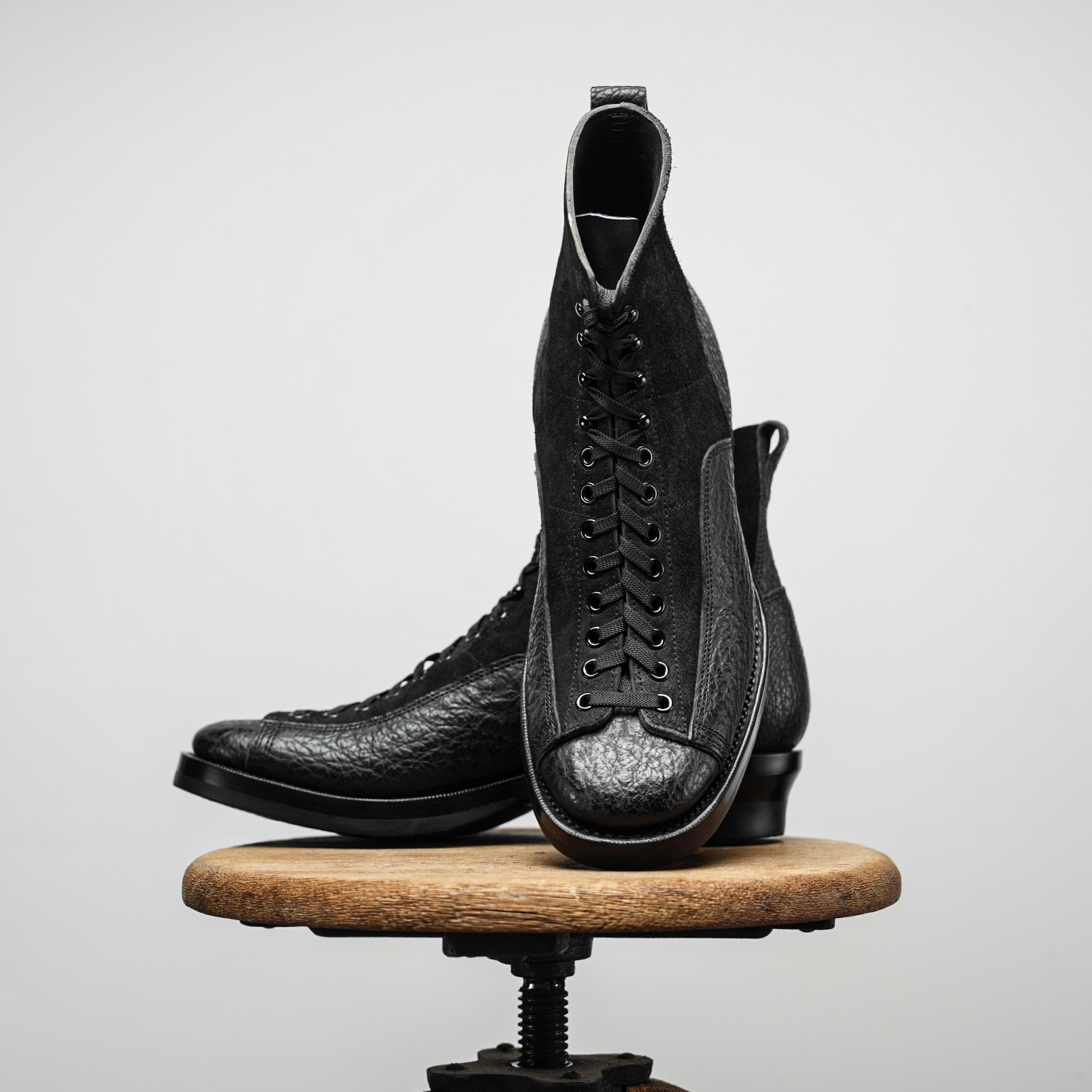 E066 last Monkey Boots - Johnny