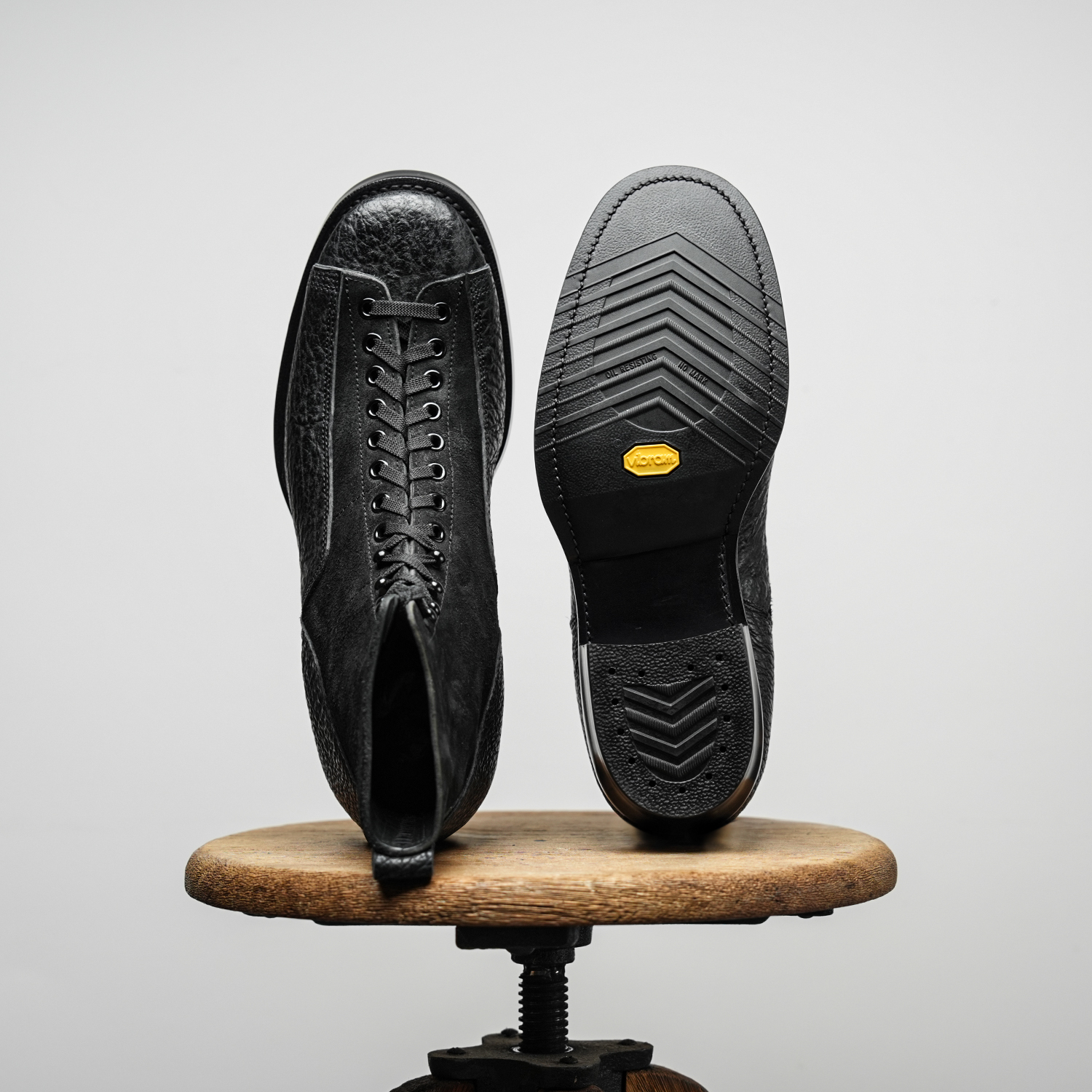 E066 last Monkey Boots - Johnny