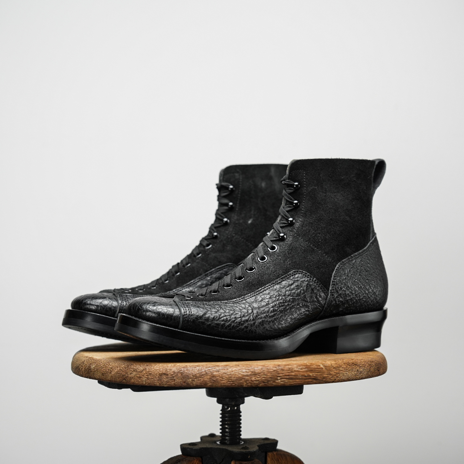 E066 last Monkey Boots - Johnny